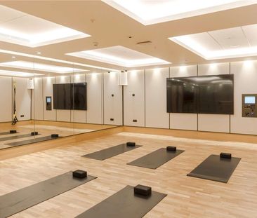 A spacious, corner apartment, with east facing balcony. - Photo 2