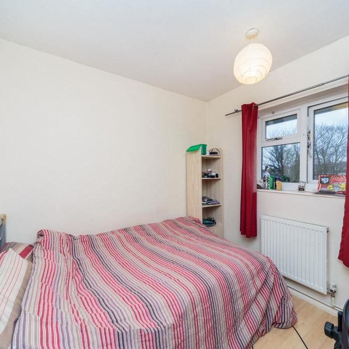 4 bedroom flat to rent - Photo 1