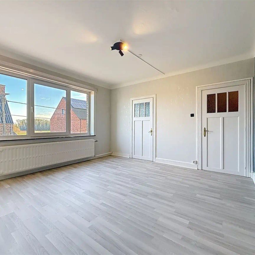 Halfopen bebouwing met 2 slpks, terras, garage - Photo 1