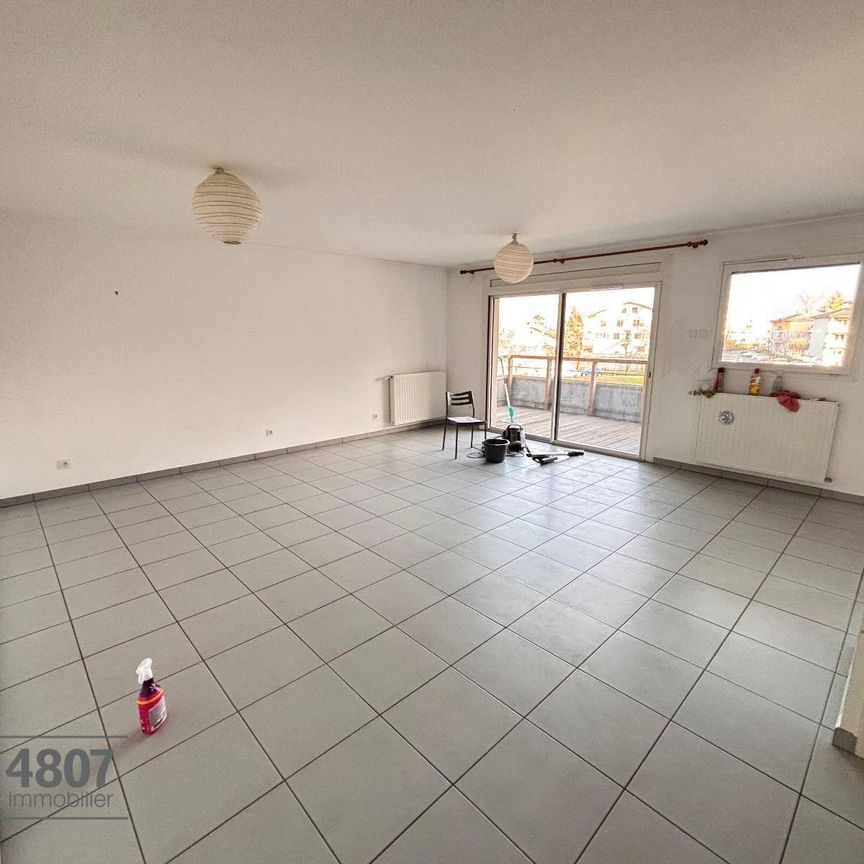Location appartement récent 4 pièces 100.1 m² à Thyez (74300) 5 - Photo 1