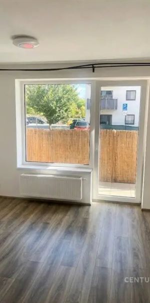 Ihned volný byt pro jednotlivce nebo pár se zahrádkou v Milovicích - Photo 1
