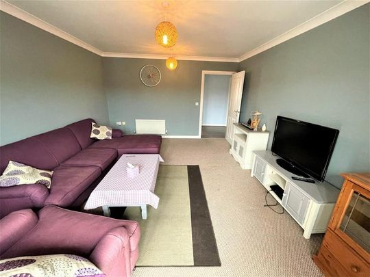 3 bedroom flat to rent - Photo 1