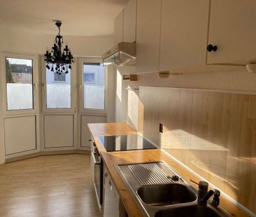 Gemütliche 2-Zimmer-Wohnung mit Einbauküche, Balkon und Stellplatz - Foto 3