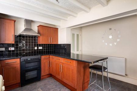 2 bedroom end of terrace house to rent - Photo 2