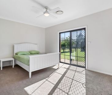 Impressive Space & Lifestyle – 3-Bedroom house for Lease in Oakville - Photo 3