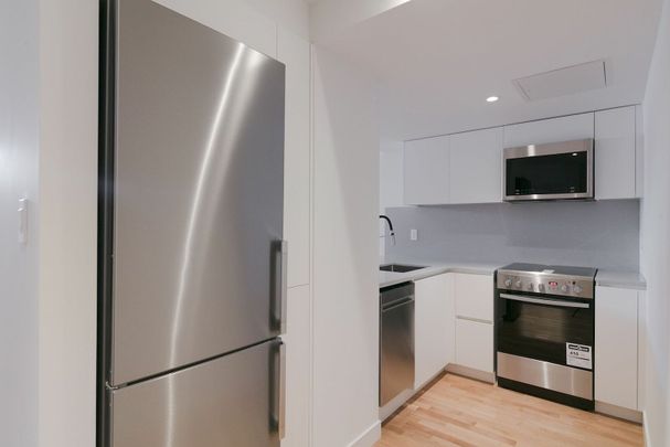 3730 Chemin Queen Mary, Montréal, QC - Photo 1