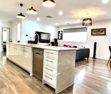 Big, bright and spacious! - Photo 6