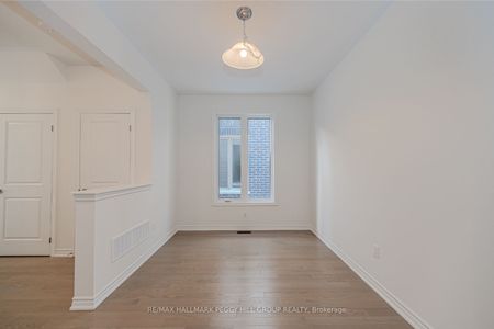 Detached Home For Lease | S8119514 - Photo 4