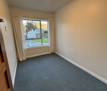 Renovated 3 Bedroom in prime location - Photo 5
