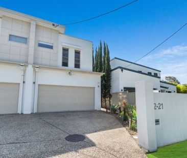 Luxurious Waterfront Duplex With Spa, Sauna & Private Ramp - Photo 1