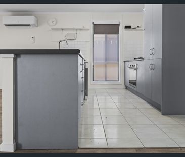 Executive Living on Gerald Boulevard! - Photo 6