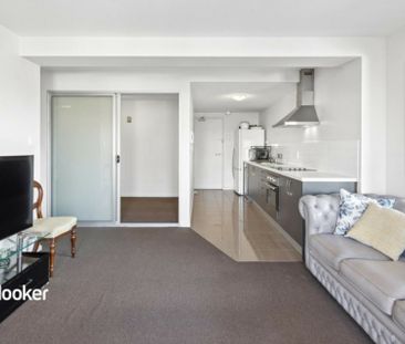 CENTRAL APARTMENT LIVING - Photo 3