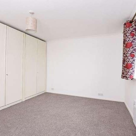 St. Mark's Hill, Surbiton, KT6 - Photo 1