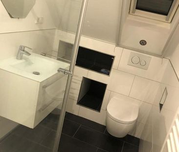 Schöne helle 2-Zimmer-Dachgeschosswohnung mit großer Wohnküche - Foto 1