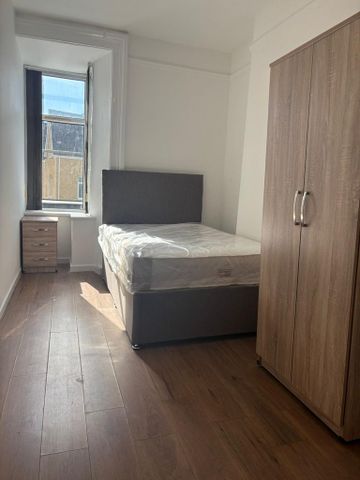 3 bedroom flat to rent - Photo 3
