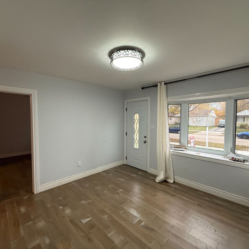 For Lease - 1710 Balfour Boulevard, Windsor, Ontario - Photo 1