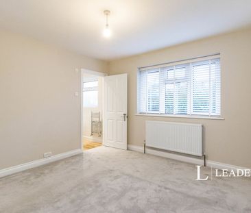4 bedroom property to rent Havers Avenue, Hersham, Walton-on-Thames... - Photo 5