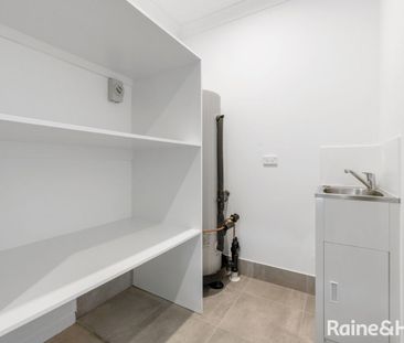 New 3 Bed Townhouses, Air Conditioning throughout & 3.2 kilometers ... - Photo 1