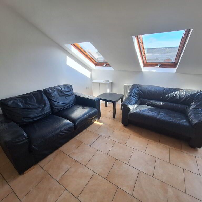 49 Cromwell Road Apt 6, Belfast, BT7 1JX - Photo 1