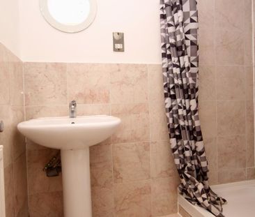 2 bedroom ground floor flat to rent - Photo 5