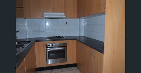 Available 29 November - Photo 3