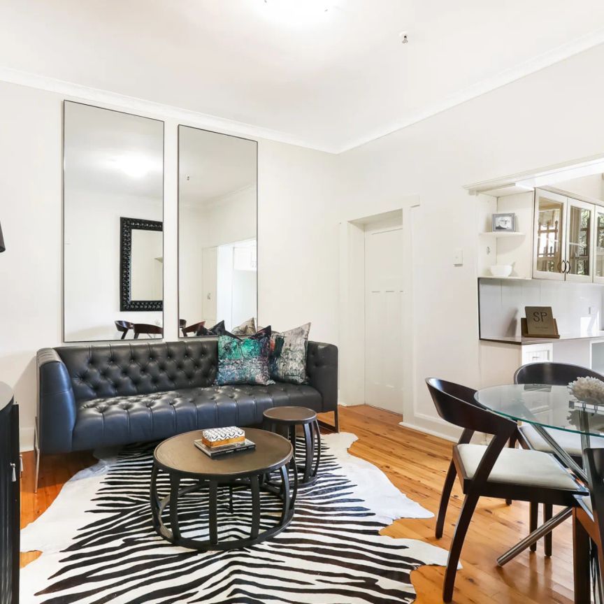 Charming 1920's 2 bedroom apartment. - Photo 1