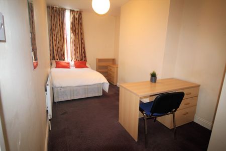 Flat 2, 25 Clarendon Place, LS2 9JY, Leeds - Photo 5