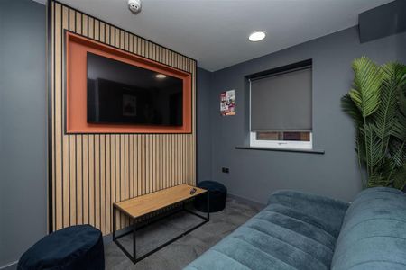 1 bedroom in a flat share to rent - Photo 3