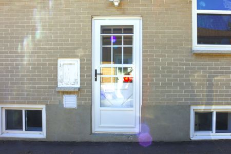 For Lease - 258 Trent Street, Oshawa, Ontario - Photo 3