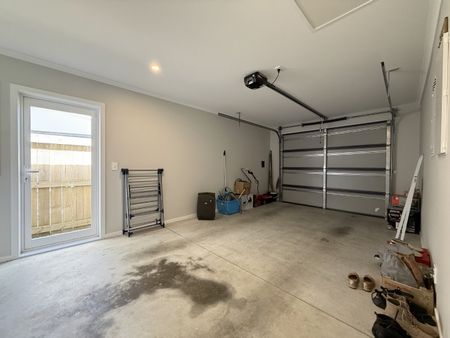 Modern 3-Bedroom House in Wainuiomata - Photo 2