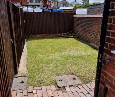 3 bedroom terraced house to rent - Photo 4