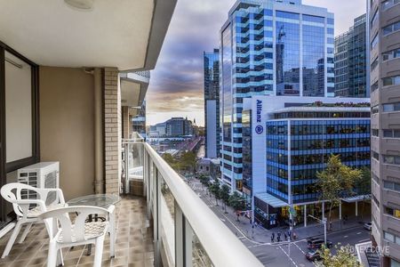 FANTASTIC 1 BEDROOM IN BERKELEY | Furnished - Photo 3