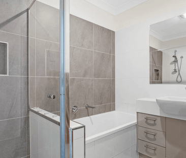 Contemporary Family Home Offering Comfort, Style and Versatile Living - Photo 2