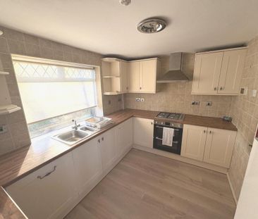 3 bedroom semi-detached house to rent - Photo 6