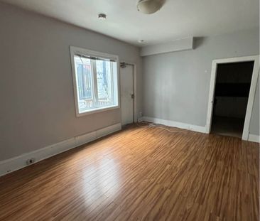 99 Henderson - Photo 3