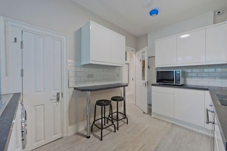 Room in a Shared Flat, Queens Mansions, NW4 - Photo 4