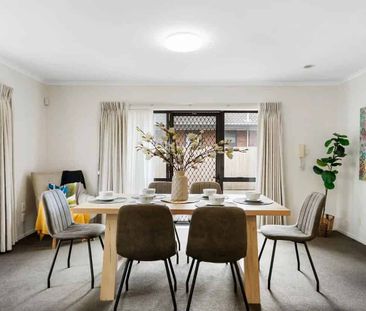 Royal Oak, large home with 3 bedrooms plus a study - Photo 1