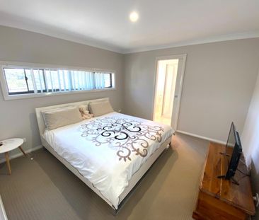 47B Floresta Crescent, Cameron Park NSW 2285 - House For Rent | Domain - Photo 5
