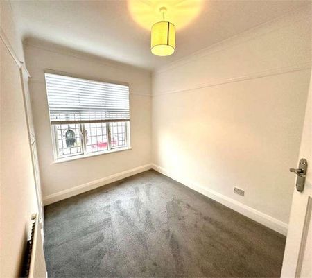 Marine Avenue, Leigh On Sea, Leigh On Sea, SS9 - Photo 2