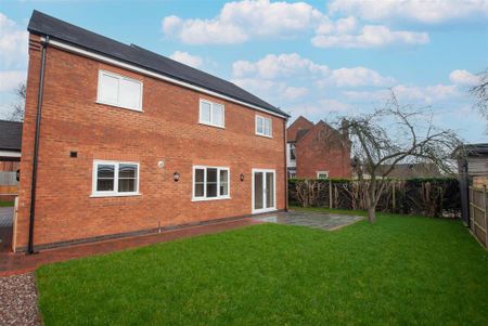 4 bedroom detached house to rent - Photo 4