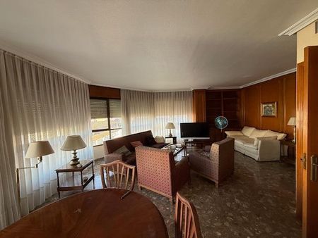 ALQUILER PISO AMUEBLADO JUNTO UNIVERIDAD DE LA MERCED, 3 DORMITORIOS, 2 BAÑOS, LUMINOSO - Photo 2