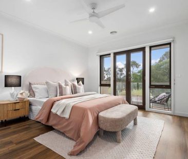 BAYSIDE LUXURY | STYLE AND CONVENIENCE - Photo 1