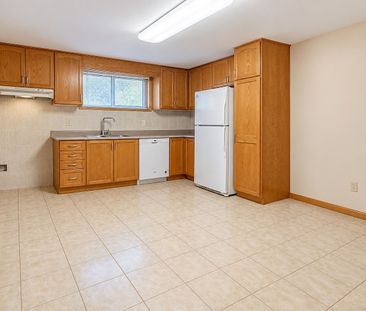 For Lease - 34 Glen Castle Drive, Hamilton, Ontario - Photo 5