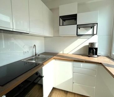 Bez mebli, duży balkon, oddzielna kuchnia! - Zdjęcie 3