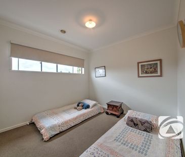 FAMILY LIVING IN SOUGHT AFTER CAVERSHAM WATERS ESTATE - Photo 3