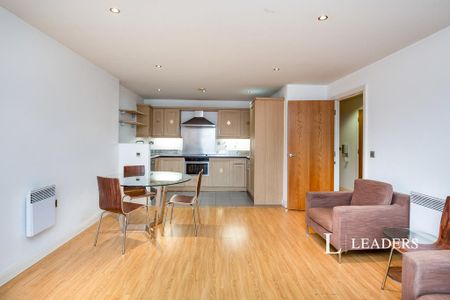 2 bedroom flat to rent - Photo 3