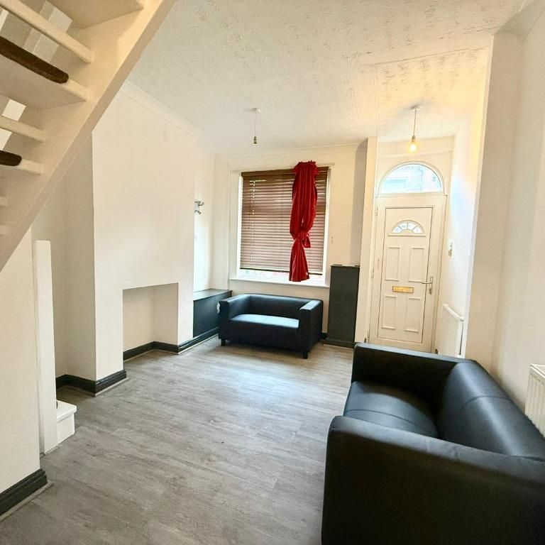 3 bedroom terraced house to rent - Photo 1