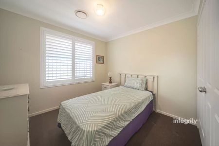 Low Maintenance - Photo 3