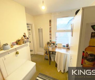 5 bedroom detached house to rent - Photo 2