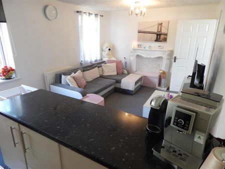 2 bedroom flat to rent - Photo 3